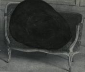 divan et tache noire